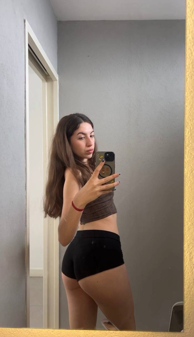 Amber in her underwear in Sappopan