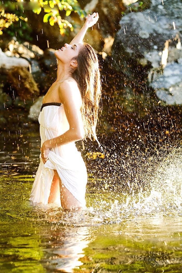 Marie Avgeropoulos in Sappopan