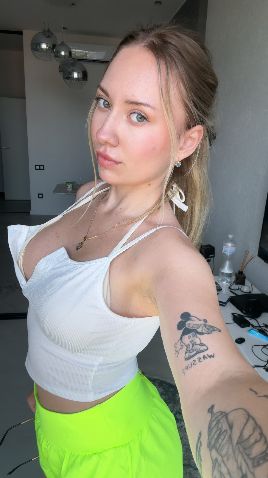 KateV in her underwear in Sappopan