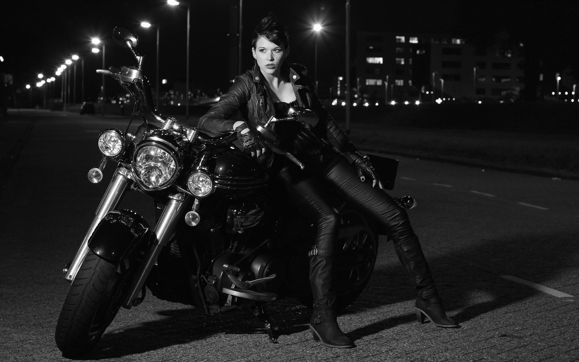 Photo Beautiful girls and motorcycles in Sappopan