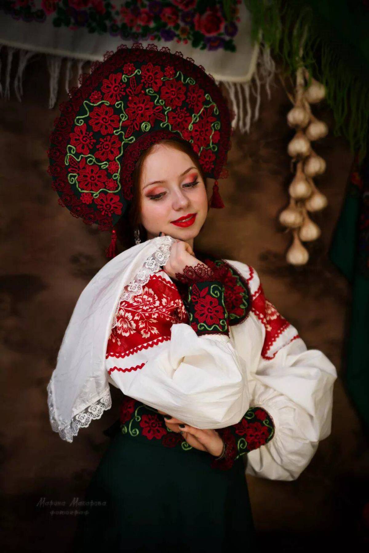 Take a pause and enjoy Women in Slavic costumes — streaming from Sappopan