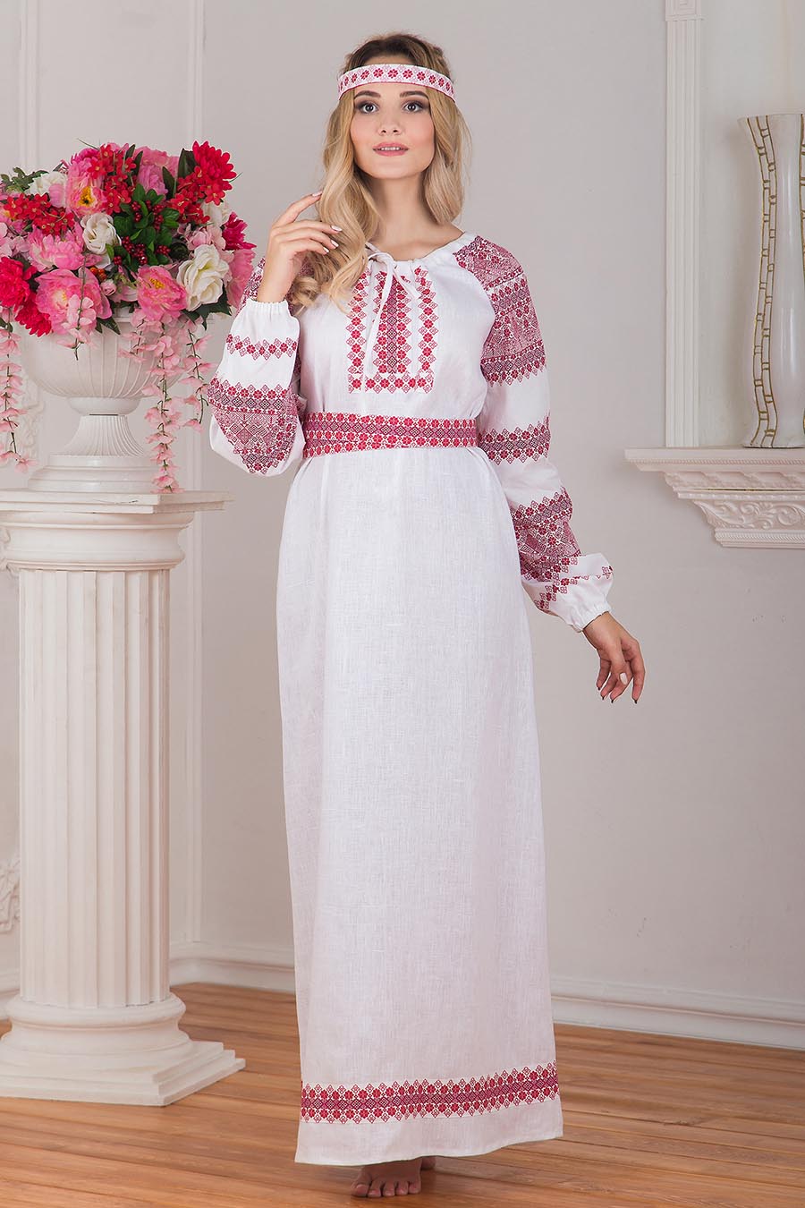 A playful frame from Women in Slavic costumes — online in Sappopan