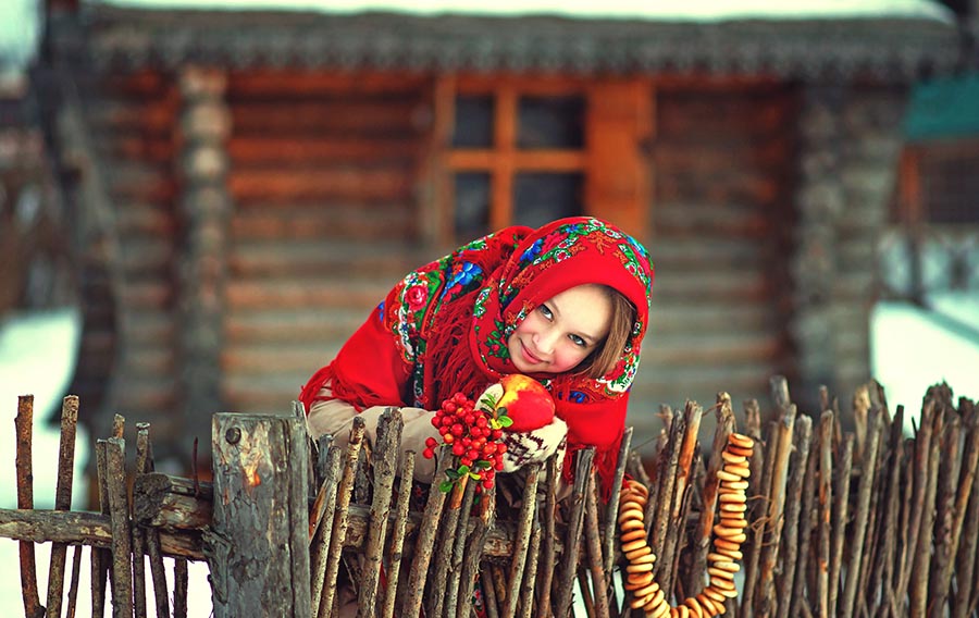 Sexy girl Women in Slavic costumes in Sappopan