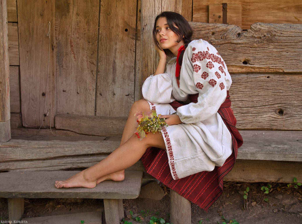 Fresh photos, fresh mood — Women in Slavic costumes online in Sappopan