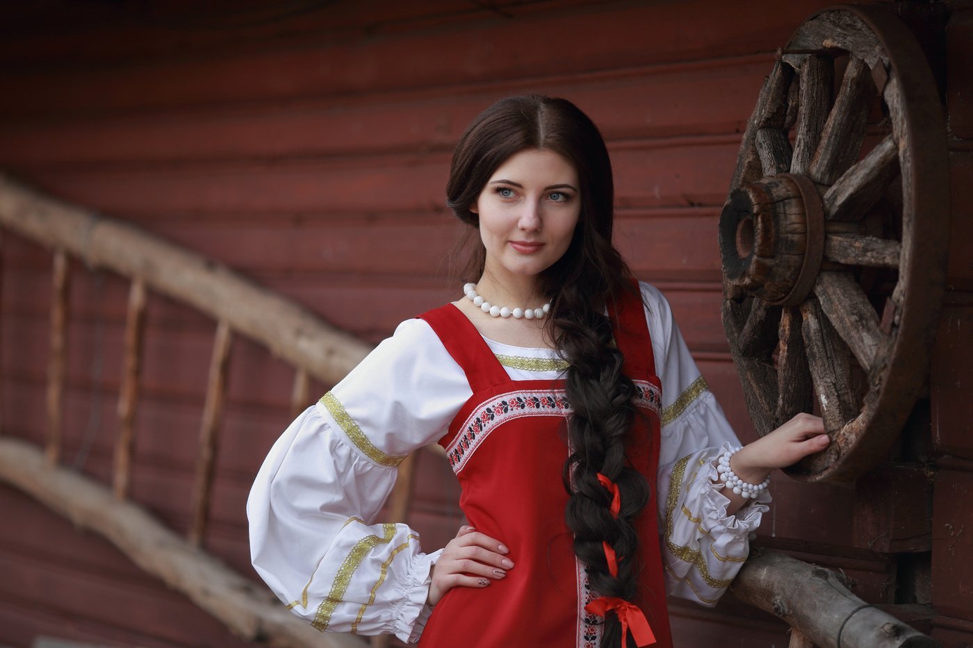 Girls in Slavic costumes’s look of the day — catch her live in Sappopan